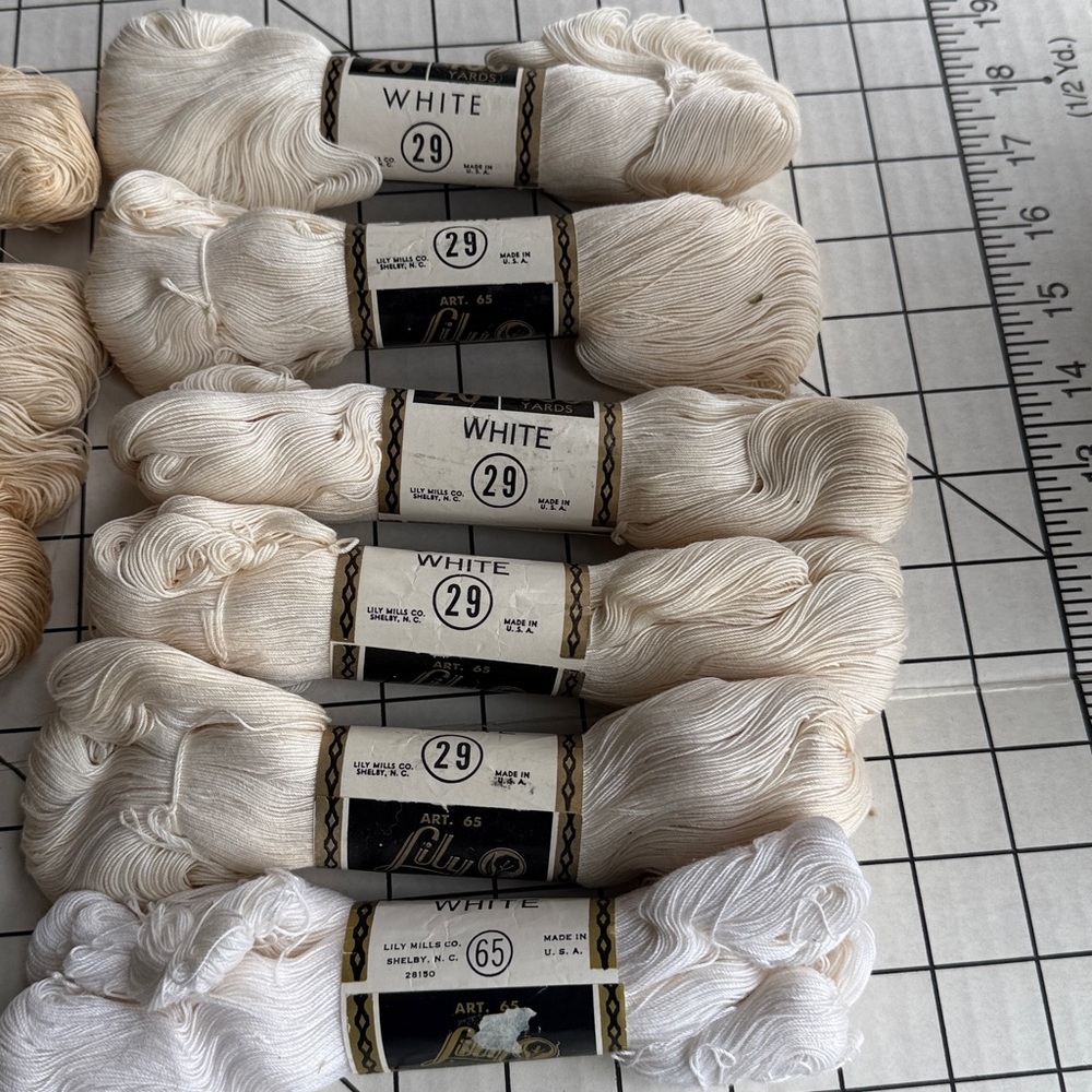 Lot/9 Vintage Daisy Lily Mercerized Crochet Cotton No 20 400 Yards White Thread - Picture 4 of 7